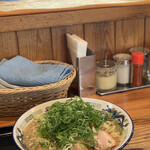 中華蕎麦 春馬 - 朝ラーセット（普）700円に九条ねぎラーメン100円でーす