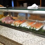 Ume Sushi - 若大将が握っています