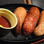 ビストロ キャトルズ - 自家製BIGソーセージ３種類盛り合わせ