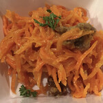 ビストロ キャトルズ - 人参とクルミのラペ