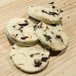 ビストロ キャトルズ - 自家製レーズンバター