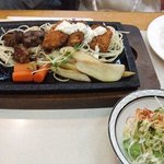 Kissa Burajiru - お友達のオーダーした牡蠣フライ＆焼肉