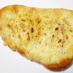 パンの蔵 蜂鳥 - チーズナン。