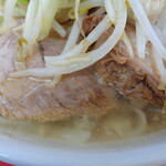 ラーメン二郎 - すげ～脂の層