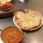 エスニック アジアン ダイニング - バターチキンカレー、チーズナン