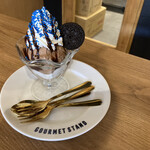 生駒グルメスタンド﻿ - チョコケーキと生クリームのパフェ