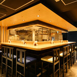 江戸切り 助六そば ぬる燗佐藤 - お一人様もご利用いただけるカウンター席