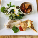 ROBEN-SO - 前菜盛り合わせ　サラダ、ラタトゥイユ、鶏肉、オムレツ