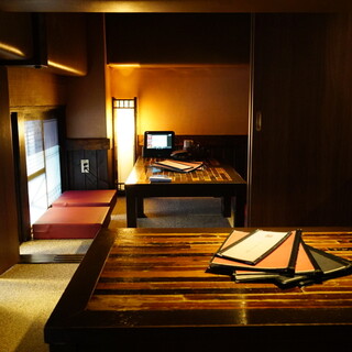 [All seats are private rooms] A calm and relaxing space like an old folk house.