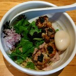 中華そば 満鶏軒 - フォアグラ、トリュフ、キャビアの油そば。1200円。＋クーポンの燻製玉子。