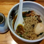 中華そば 満鶏軒 - 別添えの鴨出汁スープを注げばラーメンにもなる。