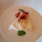 ル レストラン - 白桃の冷製スープ。今の季節にぴったりなスープです。