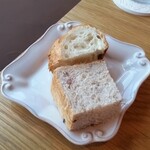 ル レストラン - パンは２種類。