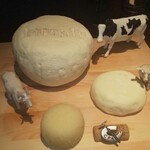 インカント - インカント手製のチーズ達（熟成中）