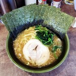 幸家 - ラーメン700円麺硬め。海苔増し100円。