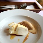 レストラン・ワタベ - パンナコッタとキャラメルアイスクリーム