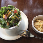 Bel Paese  - 前菜のサラダとアーモンドクリームパスタ