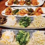 焼肉 スタミナ苑 - ナムルとキムチの盛り合わせ