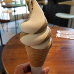 9ソフトクリーム - トンカミルク側