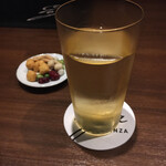 バー ゴヤ - いつも飲んでいる、とってもおいしいラフロイグのソーダ割。とってもおいしい。しみじみおいしい。