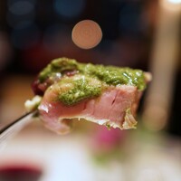 サンス・エ・サヴール - 藁で燻した特選豚肉のロティ