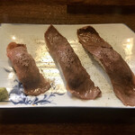 遊酒食堂 宇都宮 - 牛あぶり寿司(600円)