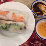 THI THI - エビ生春巻きは味噌、揚げ魚の生春巻きは生姜の効いたニョクマムタレで。￥660