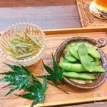 焼鳥 八 - ジュンサイの酢の物と茶豆