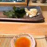 すし匠 - 定番の海ブドウとわかめ