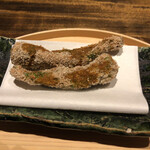 温石 - 甘長唐辛子の煎餅衣揚げ
      煎餅衣の食感が溜まりません！