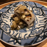 温石 - カマス炭火焼 叩き玉葱と柴漬けにて
      柴漬けと玉葱か甘みと食感にアクセントを！