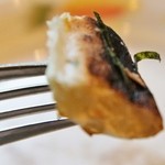 魚沼茶房 - 「ピザ」裏側のオコゲです