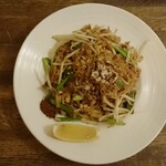 タイ料理 スワンナプームタイ - パッタイ(干しエビの焼ビーフン)