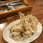 PASTAVOLA - アテの鯖アンチョビポテトサラダ
      上に載ってるパリパリのシラスが美味すぎ
