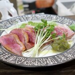 トリワイン ＰＩＫＯＳＨＨＨＵ - 鴨肉のロースト