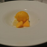 リストランテ カノフィーロ - マンゴーのソルベ　ヨーグルトのムースと生姜のジェラティーナ