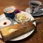 秋桜 - ブレンドコーヒー400円と小倉トースト&茶碗蒸しのモーニング