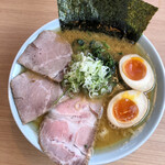 横浜家系ラーメン 友喜家 - 