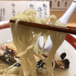 鮎ラーメン+ - 鮎丸ごとラーメン１２１０円。期待しすぎてハイテンションで、写真はこの一枚（；＿；）。。上品なスープ、細めの麺、丸ごとの一夜干しと、完成された美味しいラーメンです(^｡^)