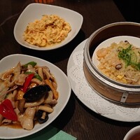 廣東料理 民生 ヒルトンプラザウエスト店 - 8月ランチ:豚肉と豆腐の辛味炒め、鮭と玉子の炒め、蒸し炒飯