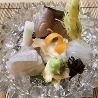 祇園ゆやま - お造りは鰆の炙り、ヒラメ、ヤリイカ、湯葉豆腐