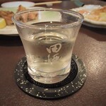 料理とお酒 まさ - 日本酒はこういうグラスで提供