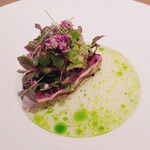 ラチュレ - アントレ 初鰹のグリエとトマトのコンソメ