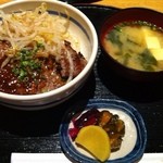 多国籍創作料理 レッドピーマン - ステーキ丼780円