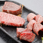 Assorted aged Kuroge Wagyu beef/Kobe beef Steak and unglazed grilled beef