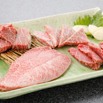 Unglazed aged Japanese black beef/Kobe beef (marbled/lean)