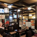 純喫茶マウンテン - 店内1。チラシや写真の数がすごい！