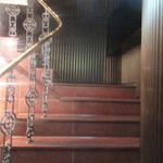 Ginza Esukofie - 入口に向かう階段