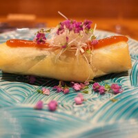 祇園 にし - ハモと新レンコンの春巻。とても油キレよく、サクサク。