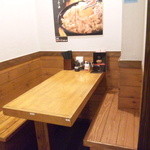 伝説のすた丼屋 - テーブル席